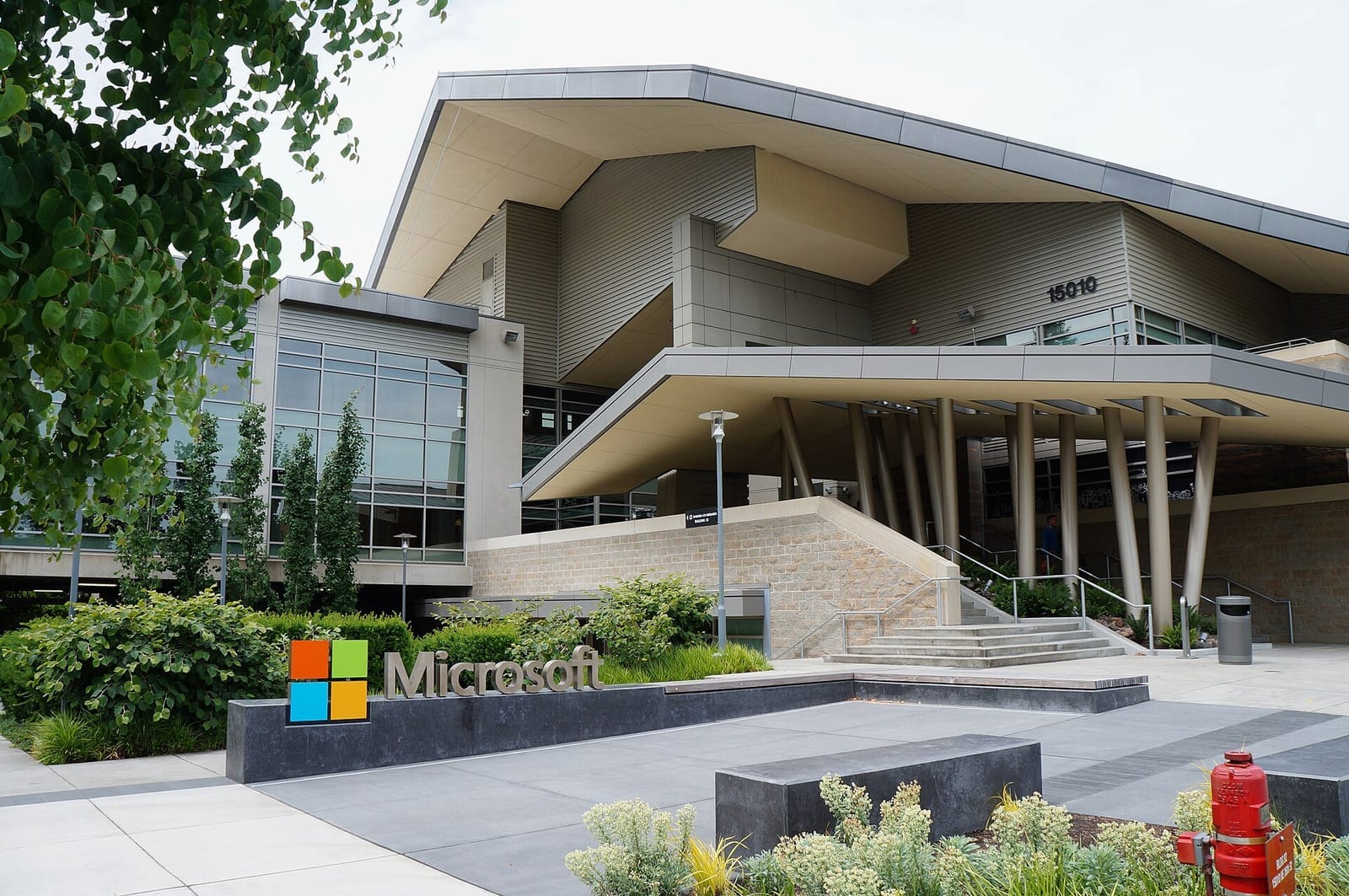 Microsoftin Redmondin kampus, portfolio on esimerkki hybridimallista